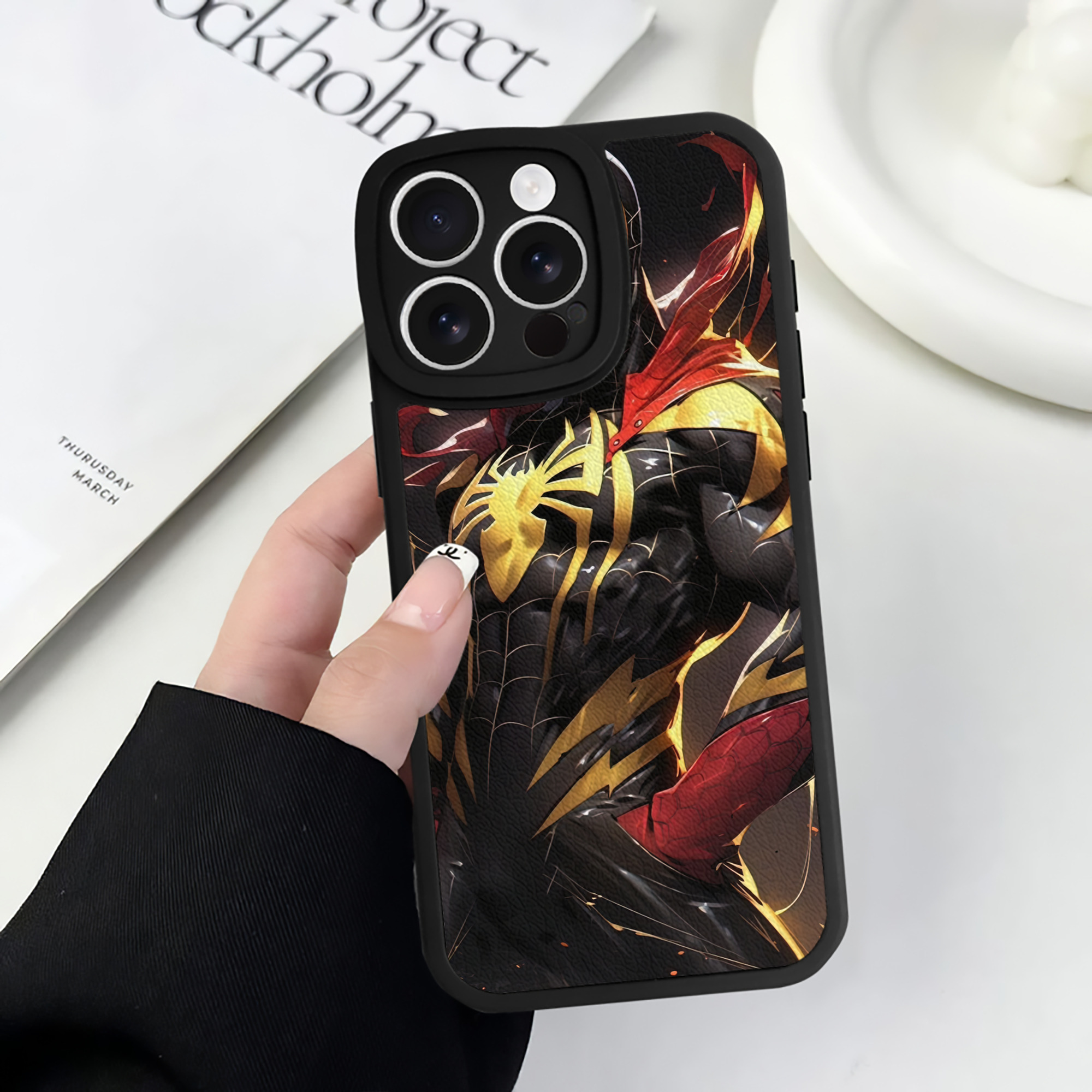 Spider Man スパイダーマン 【iPhone 16シリーズ対応】シリコンスマホケース（レザー調） 材質：シリコン